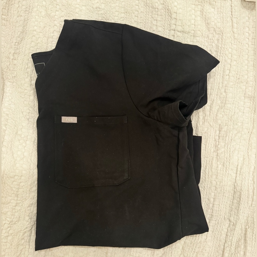 XL/P Figs Scrub Top in black